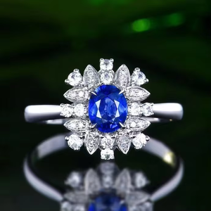 Bague de fiançailles SGARIT en or blanc 18 carats massif, saphir bleu pâle naturel 0,52 carat et diamants, bijoux fins sur mesure - Product Image 1