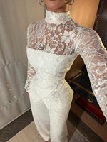 Combinaison une pièce décontractée à col montant et manches longues, style européen et américain, avec empiècements en dentelle, coupe ajustée, pour le printemps et l'été, idéale pour les soirées et les clubs.