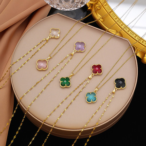 สร้อยคอทอง<span class=keywords><strong>แดง</strong></span>ชุบ<span class=keywords><strong>ทอง</strong></span> 18K รูปดอกไม้โคลเวอร์ |   จี้เพชรพลอยสีเขียวมรกตนำโชคบนสร้อยคอรูปปากสำหรับผู้หญิง สไตล์คลาสสิกสำหรับวันครบรอบ - Product Image 2