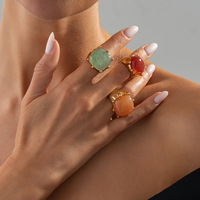 Bague en alliage avec pierre précieuse en forme de griffe, style vintage, en résine dégradée transparente, pour femme, bijou audacieux et tendance, cadeau, style quotidien