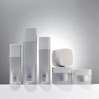 Ensemble de flacons cosmétiques personnalisés en acrylique carré, flacon pompe à pression, flacon pulvérisateur, pot pour lotion et sérum, flacon vide rechargeable