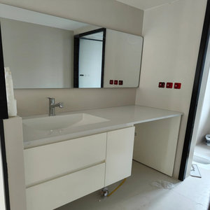 Mobile Bagno Minimalista Bianco Puro da Balcone con <span class=keywords><strong>Specchio</strong></span> Lungo Integrato e Vano Lavatrice, Armadietto Bagno Personalizzato - Product Image 3
