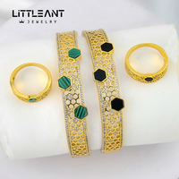 Ensemble bracelet et anneaux décorés de trèfle à quatre feuilles en laiton plaqué or 18 carats non terni pour filles