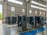 OCPP 1.6 60kW 240kW Pengisi Daya EV DC yang Dipasang di Lantai, Stasiun Pengisian Cepat CCS1 CCS2 GBT Dual Gun IP54 untuk Penggunaan Komersial