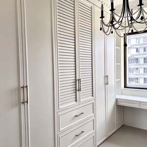 Armoires en bois de luxe modernes - Design autoportant écologique pour chambres à coucher et salles à manger, solutions de rangement personnalisables et ajustables - Product Image 1