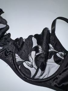 Set di Lingerie Sexy da Donna in Pizzo Nero Floreale Lavorato a Maglia, <span class=keywords><strong>Reggiseno</strong></span> <span class=keywords><strong>Push</strong></span>-<span class=keywords><strong>up</strong></span> 3/4 Cup con Ferretto e Perizoma <span class=keywords><strong>Trasparente</strong></span> in Rete, Non Imbottito - Product Image 4