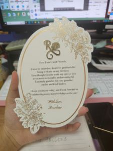 Invitaciones de boda de lujo Tarjeta inicial de espejo 3D Personalizado Flor de Rosa Menú de hoja de oro Tarjetas de papel de estilo de hadas de alta calidad - Product Image 2