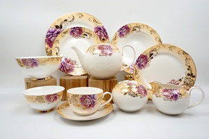 Juego de Vajilla de Porcelana Fina con Diseño de Flores Moradas - Product Image 5