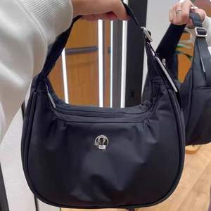 Sac à main en PU imperméable pour femme avec fleurs, logo personnalisé, mode, yoga, exercice, bandoulière, sac à main, sac à main de type dumpling - Product Image 5