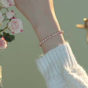 สร้อยข้อมือไข่มุกน้ำจืดธรรมชาติสำหรับผู้หญิง ดีไซน์เม็ดเล็กแบบข้าว ยืดหยุ่น ชุบเงินแท้ 925 ชุบทอง 18K - Product Image 3