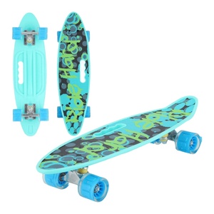 <span class=keywords><strong>Planche</strong></span> à roulettes portable à quatre roues <span class=keywords><strong>pour</strong></span> débutants petites grandes roues clignotantes en métal durable coulée par gravité - Product Image 4