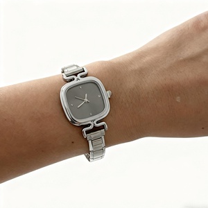 Reloj Dinimi Nuevo, Simple, Pequeño, Cuadrado, de Lujo Ligero, Elegante, con Correa de Acero Inoxidable Bordada, Estilo Urbano, Modular, de Cuarzo - Product Image 6
