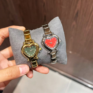 นาฬิกาข้อมือสแตนเลสสตีลสีเงินสีทองรูปหัวใจแบบอิตาลี ไม่หมองคล้ำ พร้อมสายสร้อยข้อมือสไตล์อิตาลี - Product Image 4