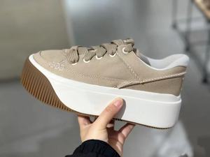 Zapatos Deportivos Retro de Lujo Hechos a Medida, Recién Lanzados y Más Vendidos, para Hombre y Mujer, con Cordones Transpirables y para Correr - Product Image 4