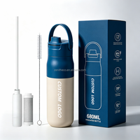 Bouteille d'eau isotherme moderne en acier inoxydable à double paroi, anti-fuite, 680 ml, avec logo personnalisé, couvercle à clapet et paille, idéale pour les voyages