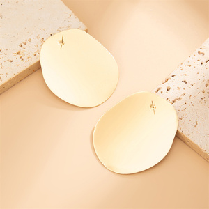 Exagéré grandes boucles d'oreilles rondes irrégulières lisses pour les femmes à la mode dame grandes boucles d'oreilles accessoires sur l'oreille bijoux à la mode - Product Image 5