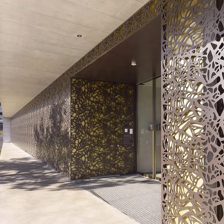 Panel de pared decorativo de acero cortado con láser con acabado de aluminio para exteriores y diseño de interiores de hoteles