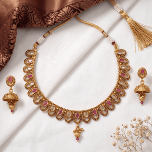 Conjunto de Collar Minimalista Tradicional Chapado en Oro y Cobre con Pendientes Jhumka a Juego para Uso Étnico Indio en Compromisos - Product Image 1