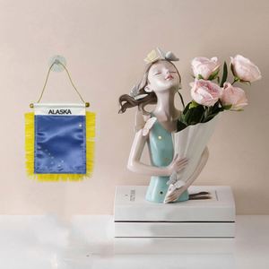 ธงสามเหลี่ยมซาตินรัฐอะลาสก้าแบบกำหนดเอง พิมพ์ลายดิจิทัล สำหรับติดรถยนต์ ขนาดเล็ก พร้อมพู่สีเหลือง ทำจากโพลีเอสเตอร์และพลาสติก - Product Image 2