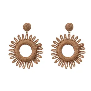 2024 Bohemia Style Lafite Grass Weaving Brown Sunflower Pendant Earring Hand Woven White Round Flower Pendant Earrings for Women