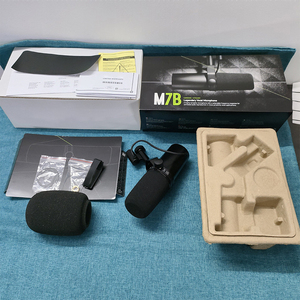 Microphone dynamique filaire SM7B de qualité professionnelle, idéal pour l'enregistrement en studio, le doublage et les diffusions. - Product Image 1