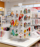 Présentoir rotatif à 4 faces en métal perforé pour comptoir de magasin, idéal pour suspendre cadeaux, autocollants magnétiques et porte-clés