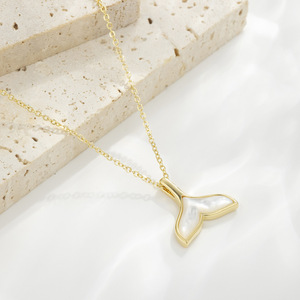Muyu Fishtail Necklace Natural Seashell Pendant Gold Chain Women's Clavicle Jewelry Gift - Product Image 4