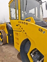 Rouleau compresseur vibrant à double tambour BOMAG BW203AD-4 d'occasion, 13 tonnes, pour asphalte