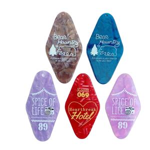 Porte-clés de Motel de banque de paillettes rétro d'hôtel gravé de timbre chaud, porte-clés d'hôtel d'émail en métal avec l'épingle de porte-clés en métal vintage - Product Image 1