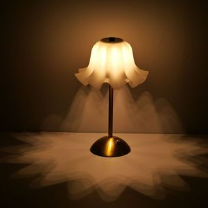 Taşınabilir Lüks LED Masa Lambası Demir Dokunmatik Kontrollü Kısılabilir Kablosuz Şarj Edilebilir Pil Avrupa Tasarımı Yatak Odası Restoran - Product Image 3