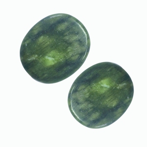 Outil de massage facial en serpentine verte naturelle, plaque ronde pour le massage du visage, sculpture de la peau, utilisation beauté à domicile - Product Image 4