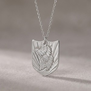 Collier en argent sterling 925 plaqué or 14 carats avec emblème italien brossé et pendentif ailes en moissanite pour homme - Product Image 4