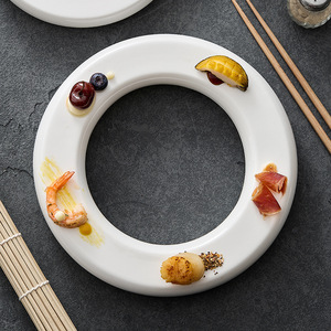 Assiette à sushi moderne en céramique blanche exquise Vaisselle d'hôtel haut de gamme Ensemble de vaisselle en porcelaine Aliments de mariage Caractéristiques durables - Product Image 2