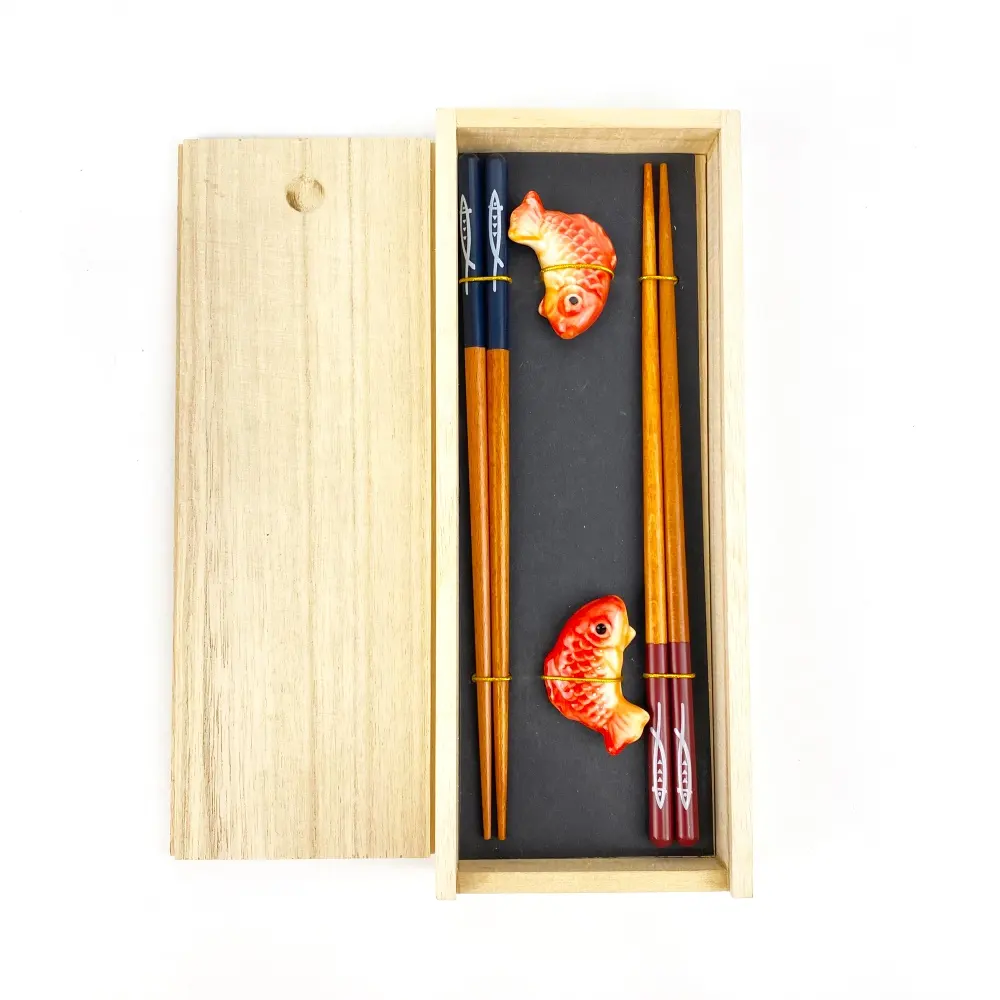 New Style Luxury Classic Japanese Saury Chopsticks Set Fish Holder with Wooden Packaging Box