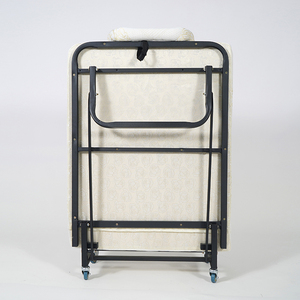 Nuevo diseño <span class=keywords><strong>de</strong></span> cama plegable portátil para el cuidado <span class=keywords><strong>de</strong></span> pacientes mayores <span class=keywords><strong>con</strong></span> <span class=keywords><strong>ruedas</strong></span>, colchón <span class=keywords><strong>de</strong></span> esponja suave, tienda <span class=keywords><strong>de</strong></span> campaña para dormir, camilla, <span class=keywords><strong>cuna</strong></span> <span class=keywords><strong>de</strong></span> <span class=keywords><strong>viaje</strong></span> - Product Image 3