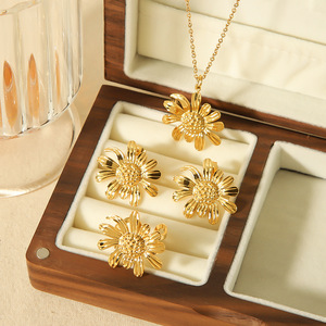 Conjunto de Joyería Sunflower Daisy, Collar, Aretes y Anillo Chapados en Oro de 18k, Joyería Fina para Uso Diario de Mujer - Product Image 1