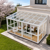 Maison de jardin modulaire préfabriquée en verre insonorisée et coupe-vent avec toit triangulaire en aluminium pour usage extérieur