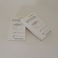 Boîte d'emballage en carton blanc pour adaptateur secteur USB personnalisé, câble USB, écouteurs et autres accessoires électroniques.