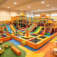 Équipement de terrain de jeux intérieur en métal coloré sur mesure, centre de divertissement familial de grande envergure, parc de trampolines, terrain de jeux clé en main