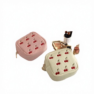 Pochette de maquillage pliable et portable, grande, durable et écologique, en polyester, avec fermeture éclair brodée cerise, pour cosmétiques et monnaie - Product Image 4