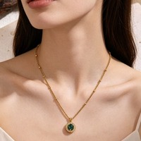 Collier à pendentif rond perlé avec zircon vert, accessoires fantaisie de luxe léger pour femme, commandes en gros TGXL14675