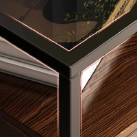 Table basse portable traditionnelle avec rangement à 3 niveaux et plateau en verre, structure en métal et MDF pour salon et chambre