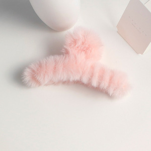 Grands accessoires <span class=keywords><strong>de</strong></span> cheveux élégants antidérapants, Barrettes d'hiver en peluche en fourrure <span class=keywords><strong>de</strong></span> <span class=keywords><strong>crabe</strong></span> pour femmes, pinces à cheveux, grandes pinces à cheveux - Product Image 3
