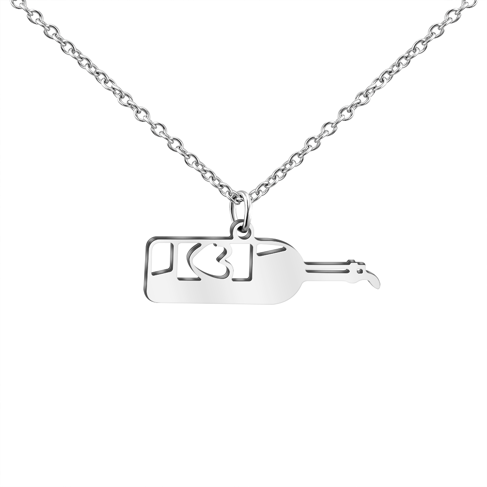 Bottiglia di vino e acciaio