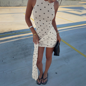 Robe Y2K blanche et noire à pois, mini-robe moulante froncée avec liens sur les côtés, sans manches, dos nu, tenue de soirée pour femmes - Product Image 1