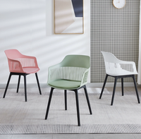Chaise de jardin d'extérieur moderne, portable, empilable, étanche, économique, en plastique, pour terrasse, salle à manger, hôtel, restaurant, extérieur - Vente chaude