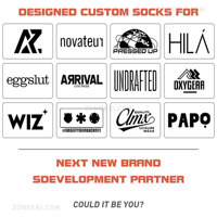 Échantillon Gratuit Chaussettes de Sport Montantes Personnalisées Qualité Luxe avec Lettre Blanche, Broderie Position Bas