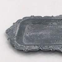 Plateau de rangement décoratif rustique et orné en métal vieilli pour bijoux, cosmétiques, plateau de vanité, décoration de table, style ferme, décoration intérieure