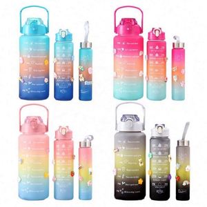Juego de 2 Botellas de Agua de Plástico con Diseño de Oso, Botella de Gran Capacidad a Prueba de Fugas, Taza Transparente Esmerilada para Jugo y Agua - Product Image 4