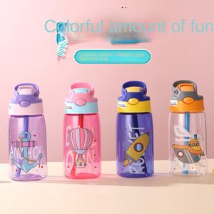 Gourde en plastique pour enfants avec sangle, motif dessin animé, haute valeur esthétique, tendance, vente en gros, personnalisable pour garçons et filles, pour les voyages - Product Image 3